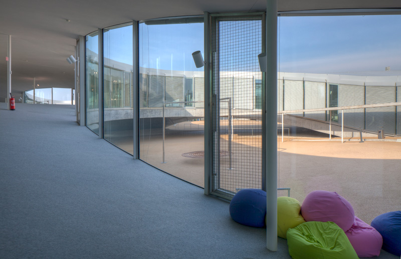 Ecole Polytechnique Federale: Rolex Learning Center (SANAA 2010)